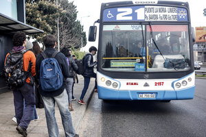 Colectivos: el Gobierno retira los subsidios y se desentiende del impacto (Fuente: Carolina Camps)