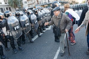 Denunciaron a la Policía Federal por la represión a los jubilados (Fuente: Leandro Teysseire)