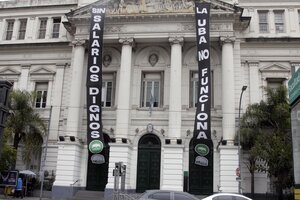 En su segundo día, el paro universitario nacional moviliza al Congreso (Fuente: Jorge Larrosa)