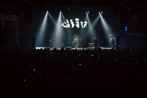 DIIV en C Complejo Art Media: amplificar hasta que reviente todo