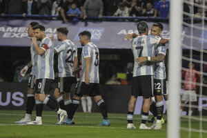 Lautaro Martínez y Rodrigo De Paul, abrazo "hecho en" Tita Mattiussi. (Fuente: Alejandro Leiva)