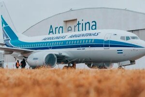 Por el aumento de contagios y cientos de aislados, Aerolíneas Argentinas suspendió y reprogramó vuelos