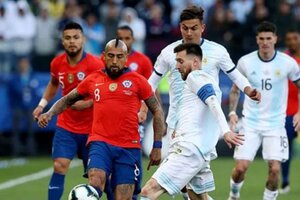 Argentina enfrenta a Chile con un equipo diezmado por el coronavirus: posibles formaciones y horario del partido