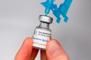 Vacunas anti covid: la combinación de AstraZeneca y Pfizer aumenta los anticuerpos