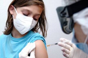 Aconsejan acelerar la vacunación en menores por la vuelta de las clases