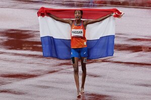Se cayó, se levantó y ganó: la épica victoria de Sifan Hassan en los 1.500 metros de los Juegos Olímpicos