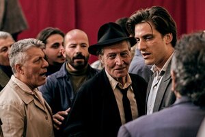 "Martin Eden", la película que retrata la Italia posfascismo