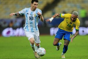 Argentina vs. Brasil: suspendieron el partido e ingresaron autoridades sanitarias a la cancha