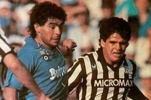 Goles, gambetas y mucha velocidad: así jugaba Hugo Maradona