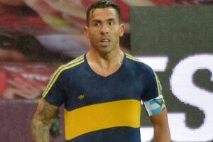 Carlos Tevez homenajeó a Maradona con un gol en la Libertadores y lució una histórica camiseta de El Diez