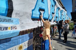 Caravana en homenaje a Néstor Kirchner en Plaza de Mayo