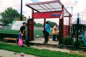 El club Yupanqui reparte viandas de comida a los vecinos en Ciudad Evita