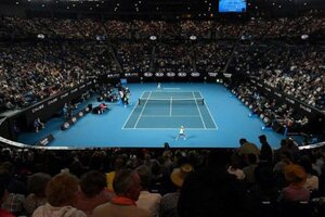 Tras un contagio en el hotel donde se alojan los tenistas, la organización del Abierto de Australia confirmó que el torneo será “seguro”