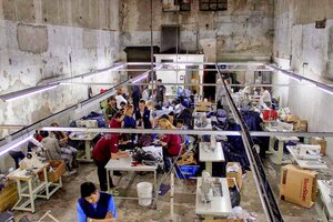 Una empresa textil despidió a más de 100 trabajadores en plena pandemia