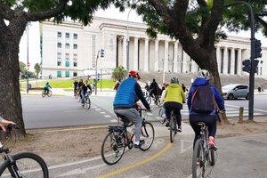 Transporte en la Ciudad: colectivos y autos particulares le ganan a las bicicletas en movilidad urbana