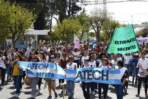 Chubut: Trabajadores estatales y jubilados reclaman el pago de salarios