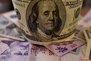 Preocupación por el dólar: El oficial cerró rozando los 65 pesos