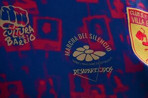 Marcha del silencio: un equipo uruguayo estampó a los desaparecidos en su camiseta
