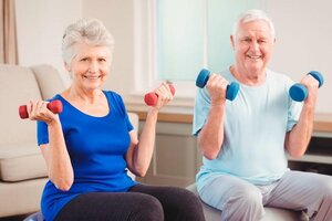 Propuestas para que los adultos mayores hagan ejercicios durante la cuarentena