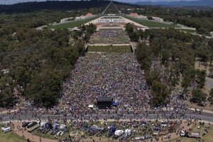 Australia: disturbios y detenidos en una multitudinaria protesta antivacuna en Canberra