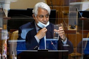 Chile, insólito: un diputado expone por más de 12 horas para juntar los votos y destituir a Sebastián Piñera