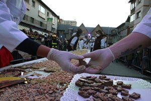 Récord argentino: Bariloche elaboró la barra de chocolate "más larga del mundo"