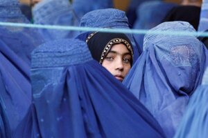 Las mujeres afganas estarán obligadas a usar velo pero no burka
