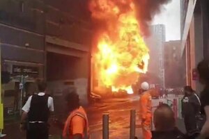Londres: espectacular explosión e incendio en una estación de trenes del sur