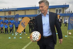 Oscar Parrilli pidió la vuelta de Fútbol para Todos y criticó a Macri: "Solo le interesa la plata"