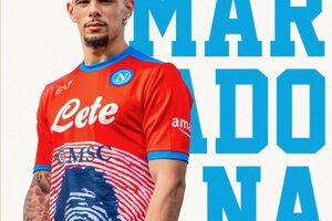 El Nápoles subastará las camisetas homenaje a Diego Maradona en beneficio de Ucrania