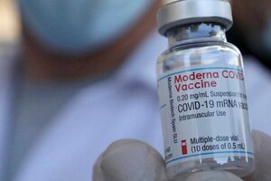 Moderna: eficacia y efectos adversos de la vacuna que Argentina comenzaría a aplicar en menores