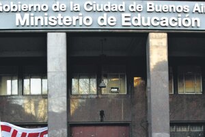 Reclamo en el Ministerio de Eduación Porteño por la falta de vacantes