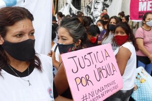Multitudinaria marcha de Ni una menos por el femicidio de Úrsula Bahillo