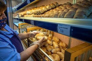 El Gobierno acordó con panaderos mantener el kilo de pan entre $180 y $220