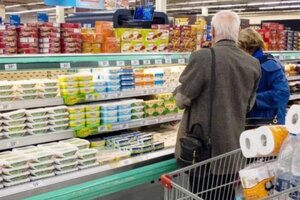 Los supermercados dan abasto a la alta demanda de alimentos y artículos de limpieza