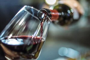 Según un estudio, un componente presente en el vino podría inhibir el coronavirus