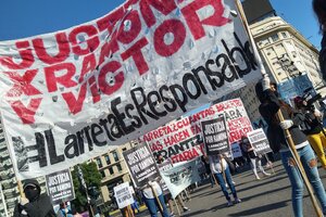 Protesta en el Obelisco: Reclaman justicia por las muertes de Ramona Medina y Víctor Giracoy