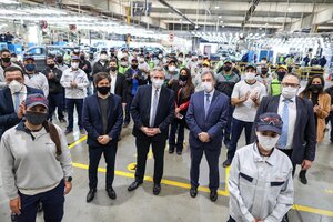 Alberto Fernández visitó la planta de Toyota: "Cada empresa que reabre es un acto de celebración"