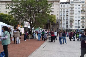 Enfermeras y enfermeros acampan hasta el domingo frente al Congreso