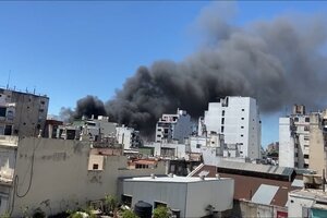 Impresionante incendio en un depósito del barrio porteño de Abasto