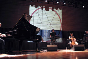 Gustavo Cerati en el piano de Marco Sanguinetti (Fuente: Verónica Martínez)