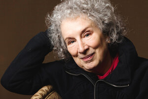 Margaret Atwood y Salman Rushdie, finalistas del Booker