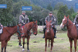 Los gendarmes rodearon a Santiago
