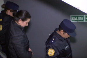 Mujer policía detenida