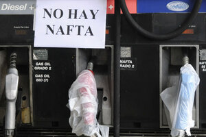 "Las estaciones blancas están sin nafta desde hace cuatro días" (Fuente: NA)