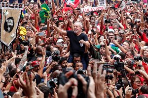 Lula Da Silva en San Pablo: "Decidí quedarme cerca de las fieras para probar mi inocencia" (Fuente: EFE)