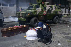 En La Paz, los militaresreprimen hasta a los muertos (Fuente: AFP)