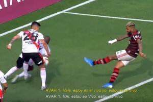 Los audios del VAR en River-Flamengo: ¿por qué no se cobró mano de De La Cruz? (Fuente: Captura de vídeo )