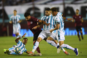 Racing perdió ante Lanús, que llegó a la punta (Fuente: Télam)