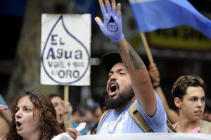 Mendoza: concentración frente a la Legislatura en defensa del agua (Fuente: AFP)